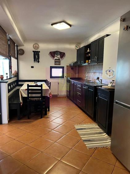 Casă cu 6 camere cu Teren 1593 Mp în Brebu