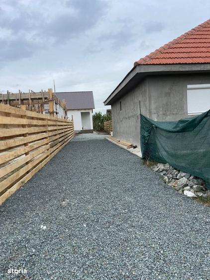Casă cu 4 camere în Lumina
