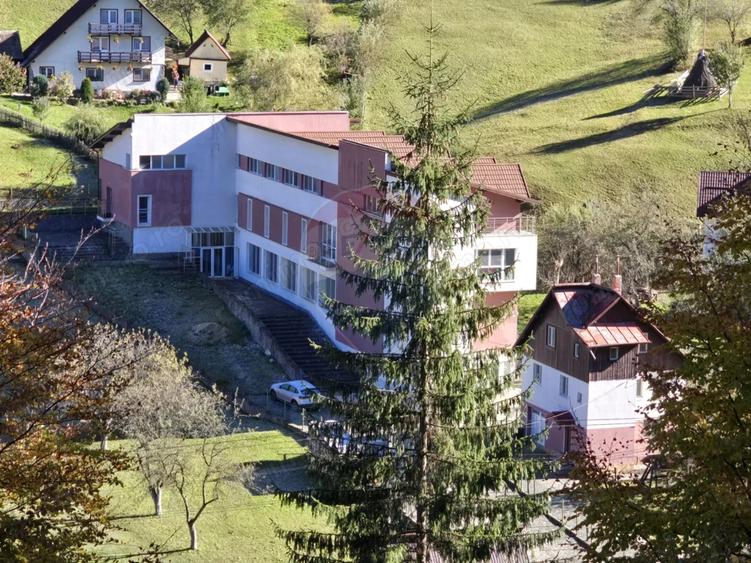 Casă cu Teren 2140 Mp în Moieciu