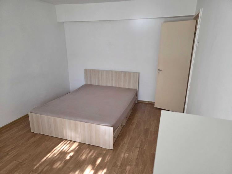 Garsonieră decomandată în Sud