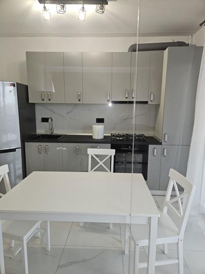 Apartament cu 3 camere decomandat în Cățelu