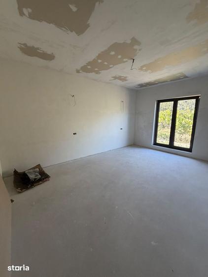 Casă cu 5 camere cu Teren 497 Mp în Central