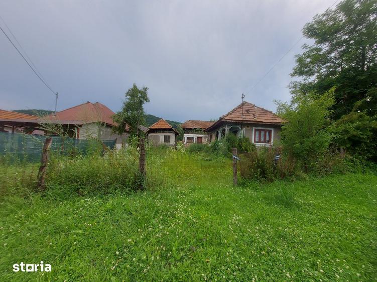 Casă cu 2 camere cu Teren 1206 Mp în Cândești