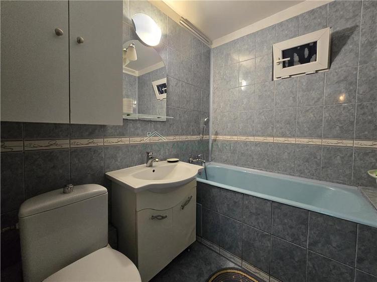 Apartament cu 3 camere decomandat, mobilat în Brâncoveanu