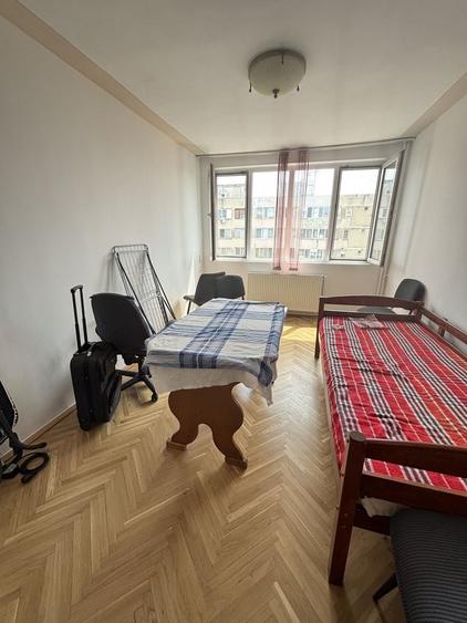 Apartament cu 3 camere decomandat în Torontalului