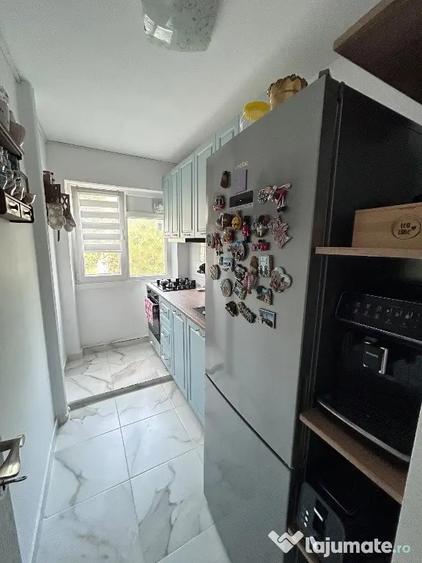 Apartament cu 3 camere semidecomandat în Drumul Găzarului