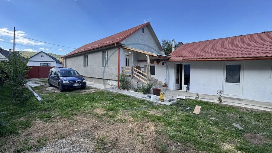Casă cu 3 camere cu Teren 2678 Mp în Central