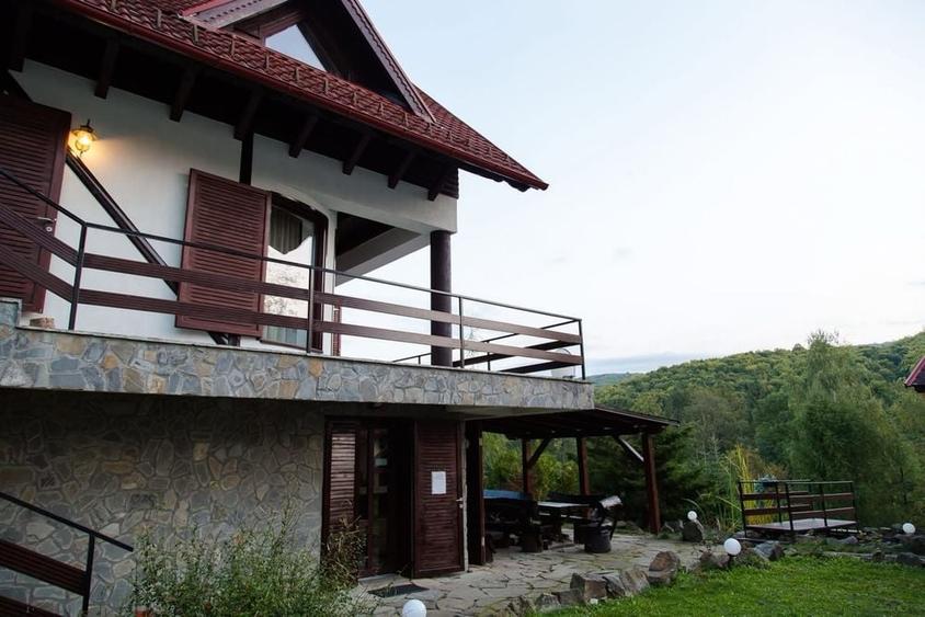Casă cu 4 camere în Valea Dobârlăului