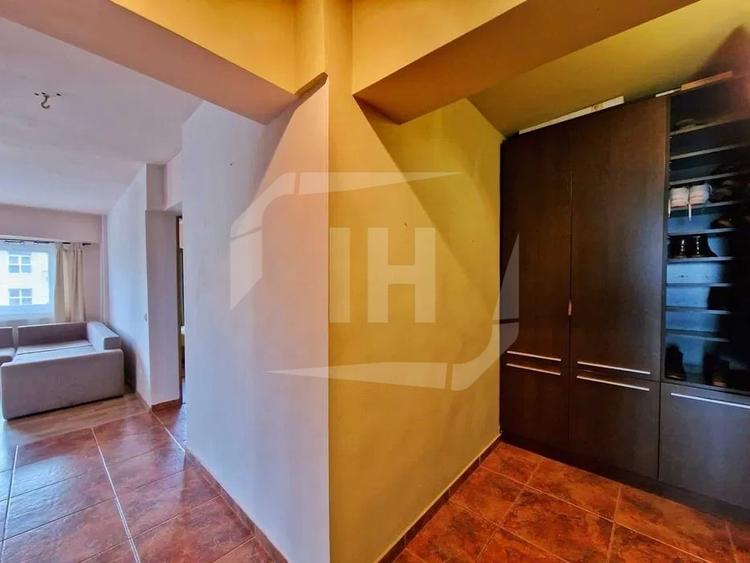 Apartament cu 3 camere semidecomandat, mobilat în Zorilor