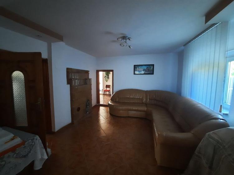 Casă individuală cu 5 camere cu Garaj în Săvinești
