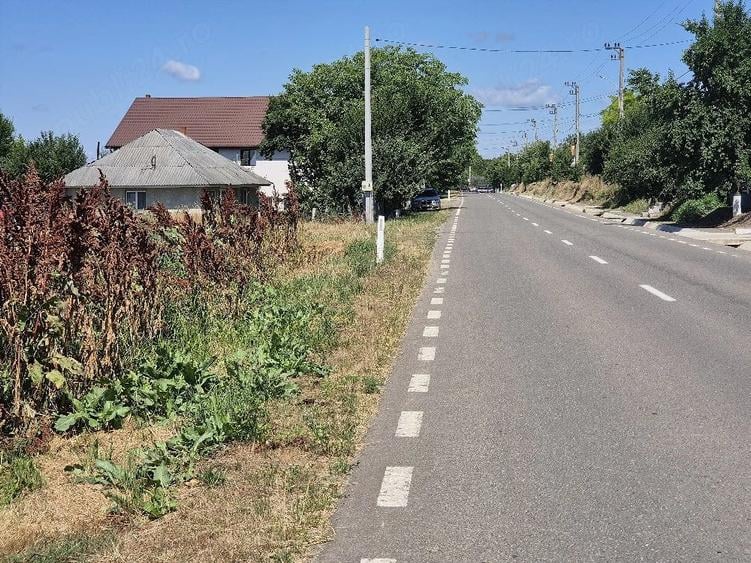 Teren de 4500 mp, în Codăești