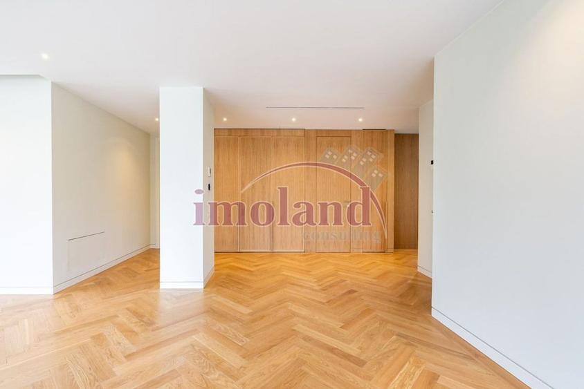 Apartament cu 4 camere decomandat în Dorobanți