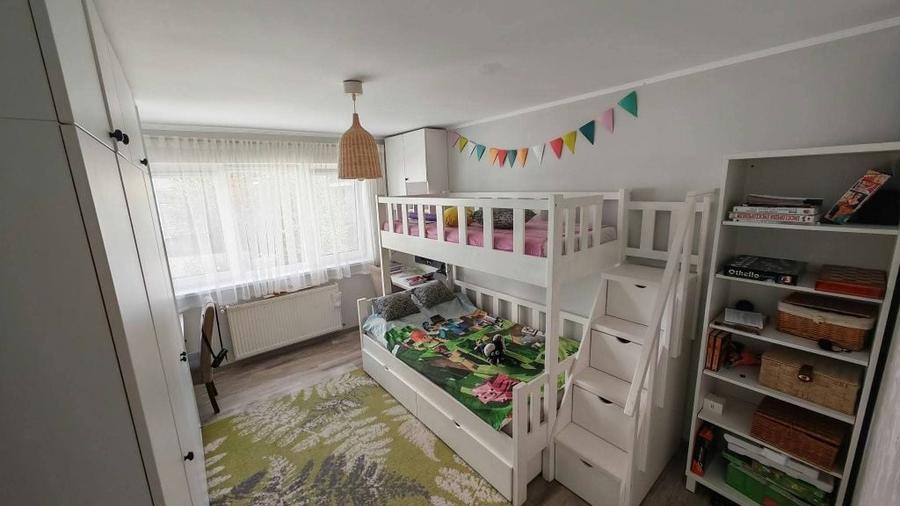 Apartament cu 3 camere decomandat în Exterior Vest