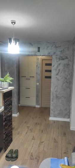 Apartament cu 3 camere decomandat în Malu Roșu