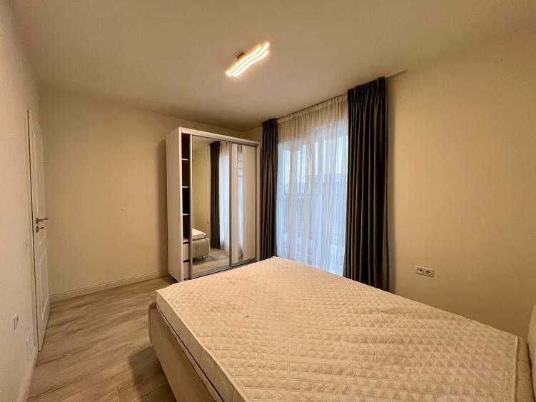 Apartament cu 4 camere decomandat, mobilat în Florești