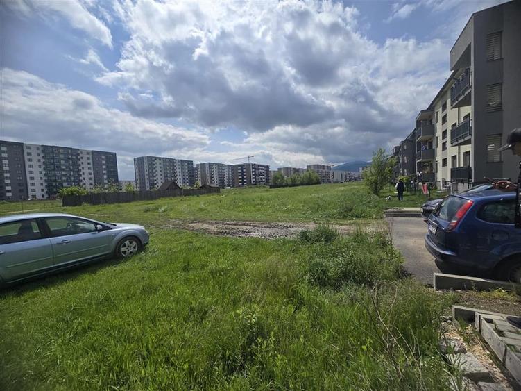 Teren Construcții intravilan de 7550 mp, în Tractorul