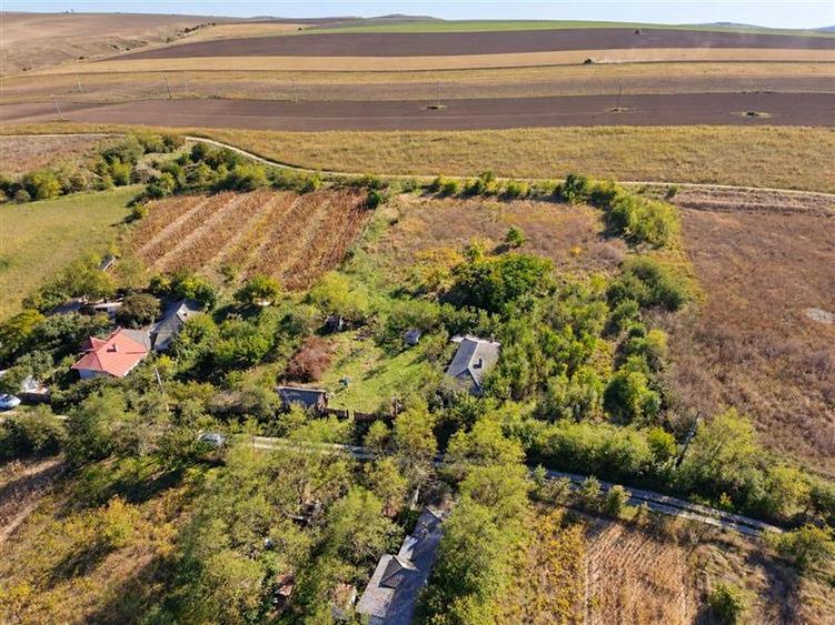 Teren Construcții intravilan de 5723 mp, în Beștepe