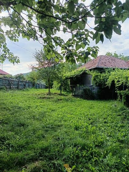Casă individuală cu 5 camere cu Teren 1100 Mp în Lopătari