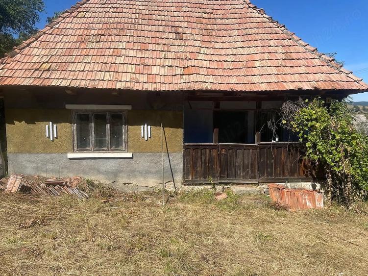 Casă cu 2 camere cu Teren 2000 Mp în Hodișu