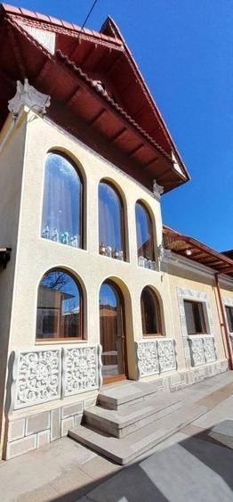 Casă individuală cu 6 camere cu Canalizare în Lunca (Voinești)