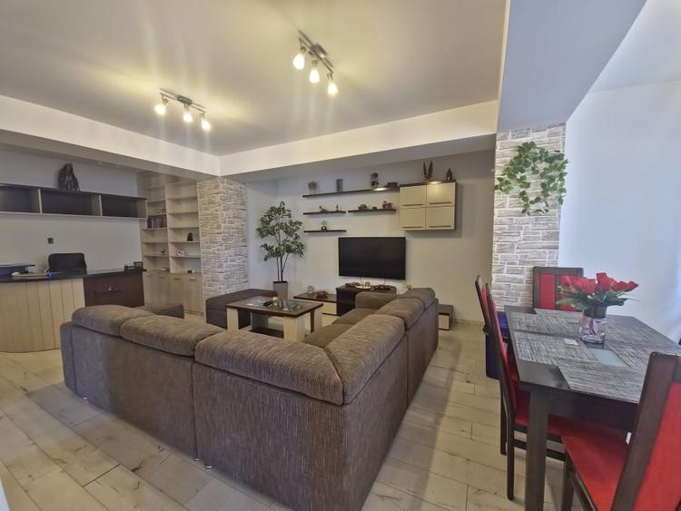 Apartament cu 3 camere decomandat în Primo
