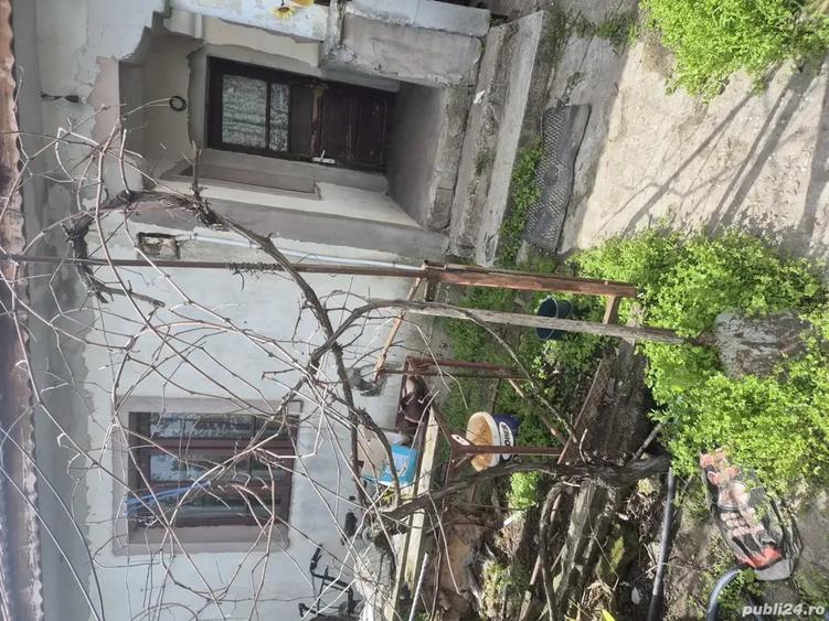 Casă cu Teren 372 Mp în Romanești