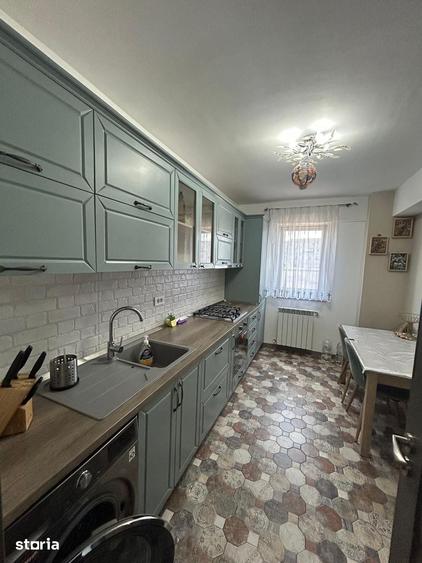 Apartament cu 3 camere decomandat în Rediu