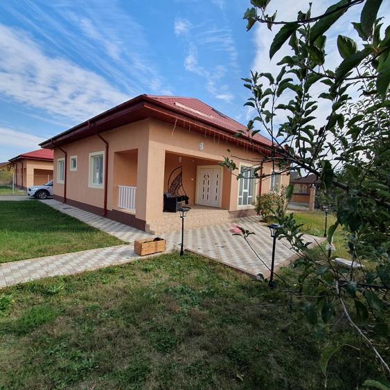 Casă cu 4 camere în Vernești
