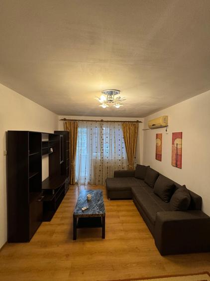 Apartament cu 2 camere semidecomandat în Podu Roș
