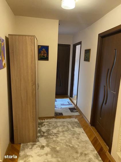 Apartament cu 3 camere în Cetate