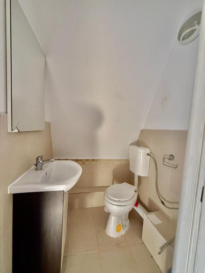 Casă cu 13 camere cu Canalizare în Universitate