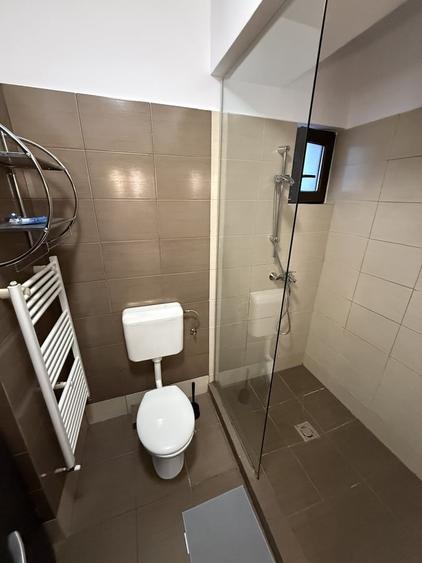Garsonieră decomandată în Decebal