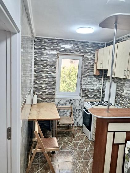 Apartament cu 2 camere semidecomandat în Berceni
