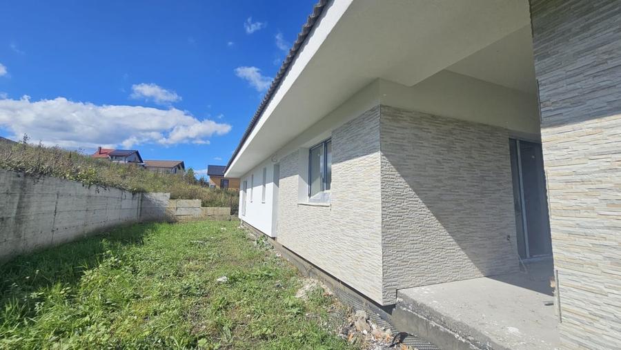 Casă individuală cu 4 camere cu Canalizare în Chinteni