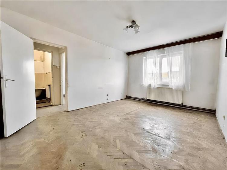 Apartament cu 2 camere in zona Florilor de renovat - 1