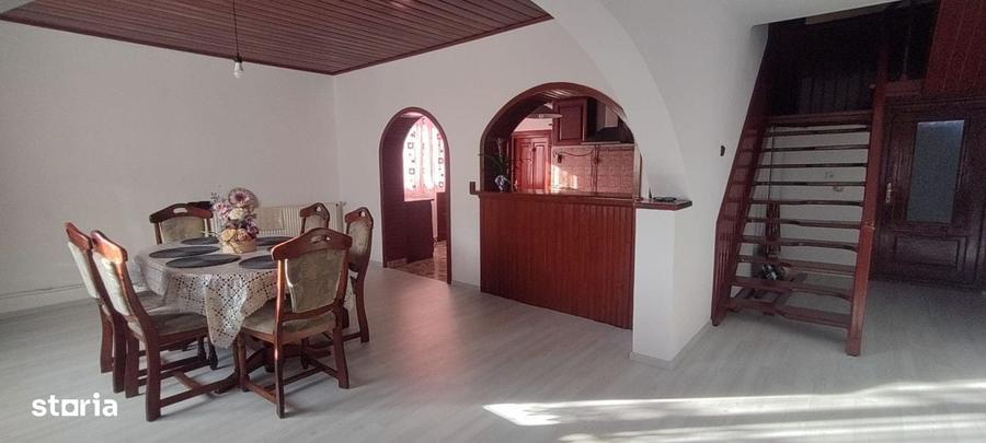 Casă cu 4 camere cu Teren 1000 Mp în Sălard