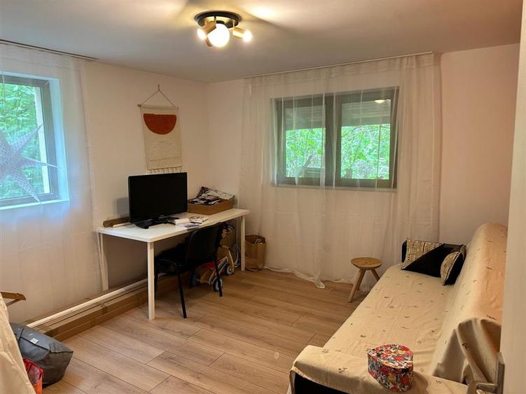 Casă individuală cu 5 camere cu Teren 3029 Mp în Drajna de Sus