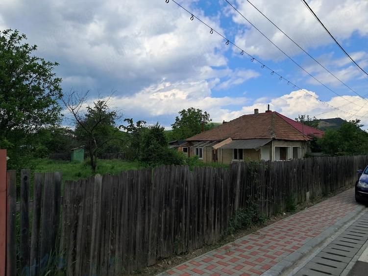Casă cu Teren 737 Mp în Central