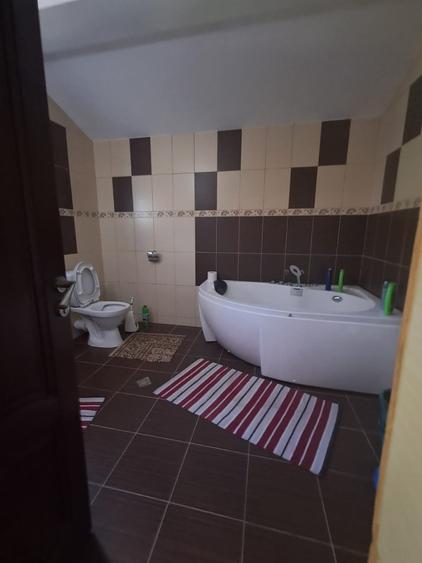 Casă individuală cu 6 camere cu Teren 1216 Mp în Tomești