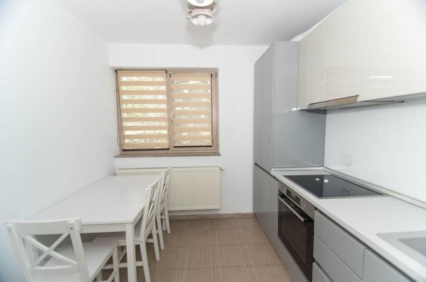Duplex cu 4 camere cu Canalizare în Câmpului