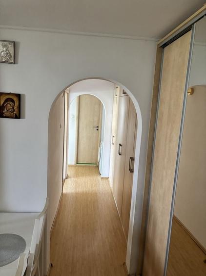 Apartament cu 3 camere decomandat, mobilat în Băneasa