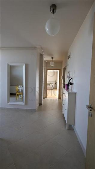 Penthouse cu 3 camere decomandat, mobilat în Aradului
