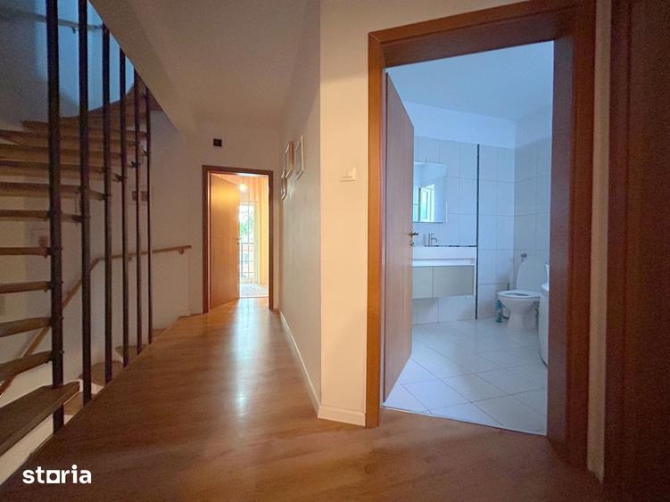 Casă cu 5 camere cu Teren 300 Mp în Bucovina