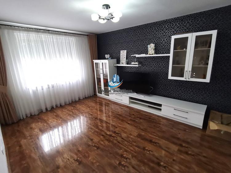 Apartament cu 3 camere decomandat în Precista