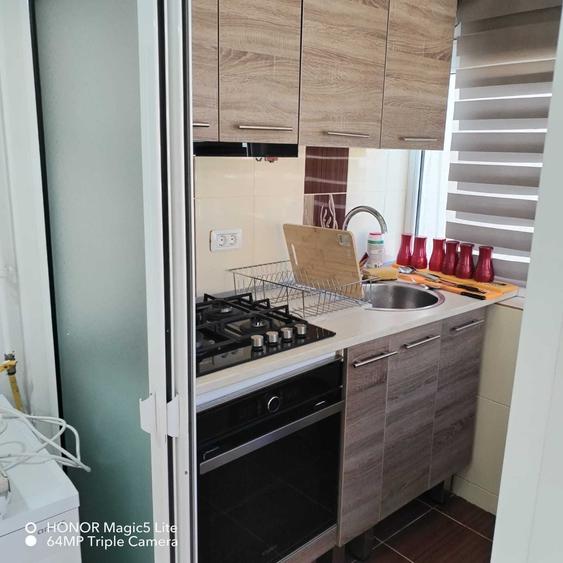 Apartament cu 3 camere decomandat în Palazu Mare
