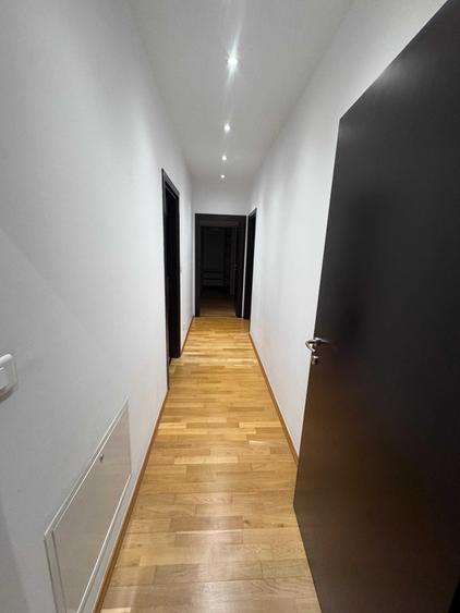 Apartament cu 3 camere decomandat în Băneasa