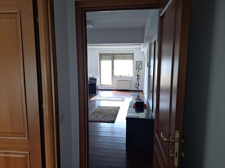 Apartament cu 2 camere semidecomandat în Capitale