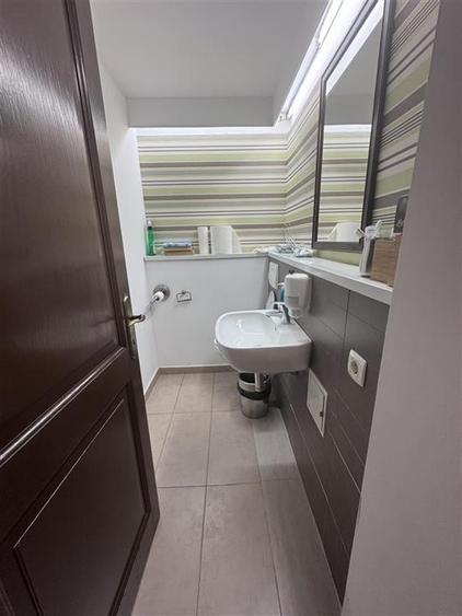 Casă individuală cu 9 camere cu Teren 150 Mp în Armeneasca