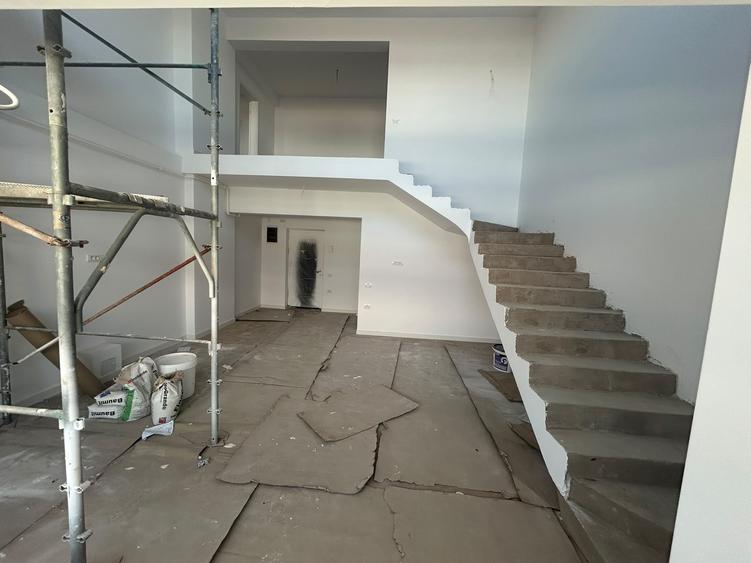 Apartament cu 3 camere decomandat în Berceni