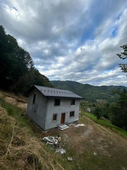 Casă cu Teren 1500 Mp în Poiana